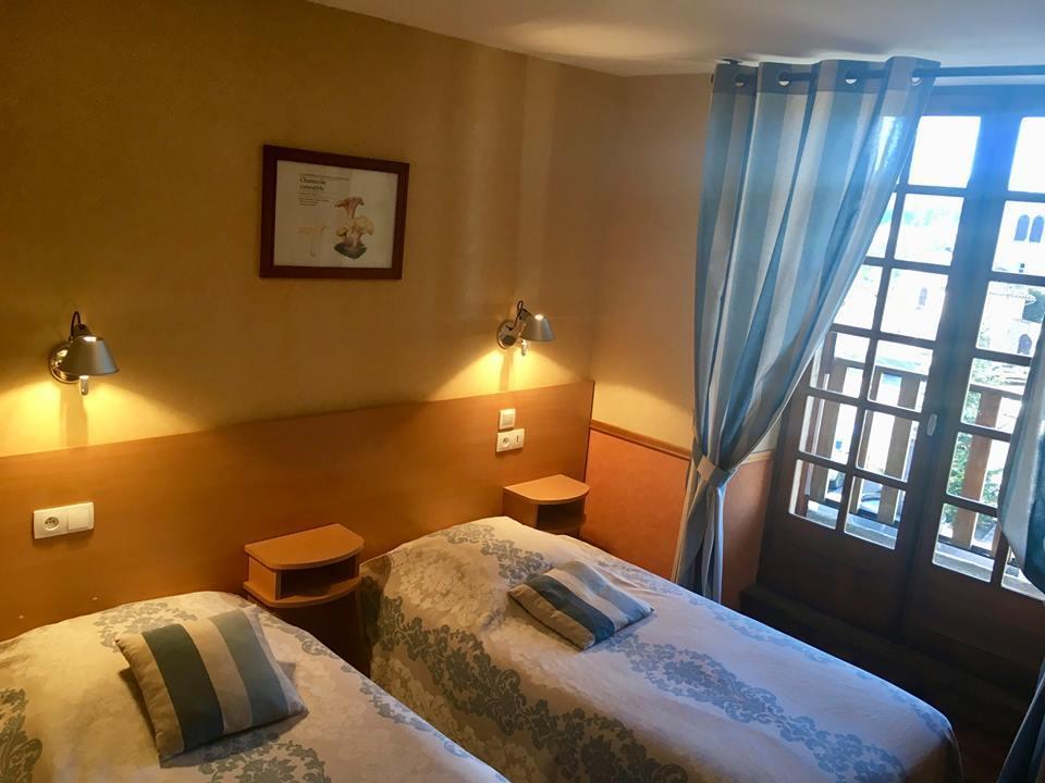 Hotel La Clairiere Chambon-sur-Dolore Zewnętrze zdjęcie